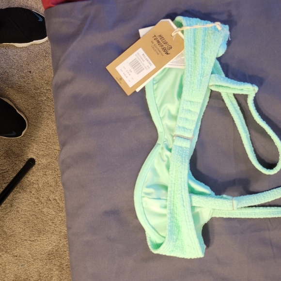NWT - Billabong Women's Pastel Greem Bikni Top - NWT - Picture 8 of 13